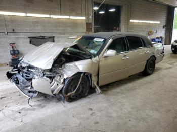  Salvage Lincoln Towncar