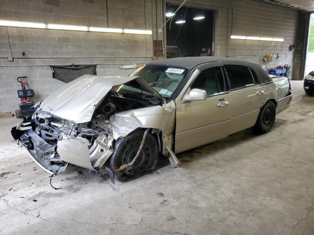 Salvage Lincoln Towncar