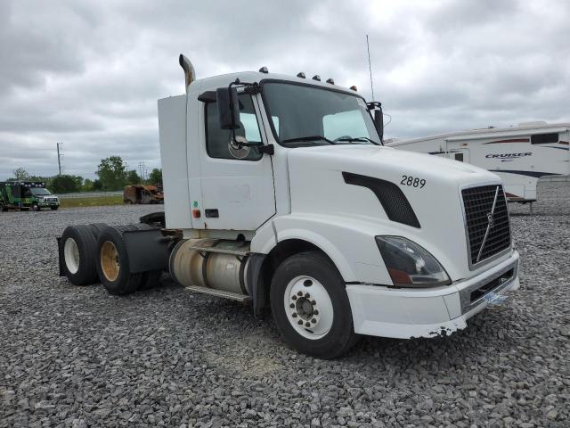  Salvage Volvo Vnl