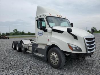  Salvage Freightliner Cascadia 1