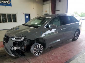  Salvage Chrysler Pacifica