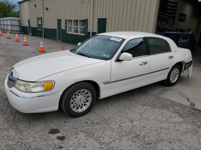  Salvage Lincoln Towncar