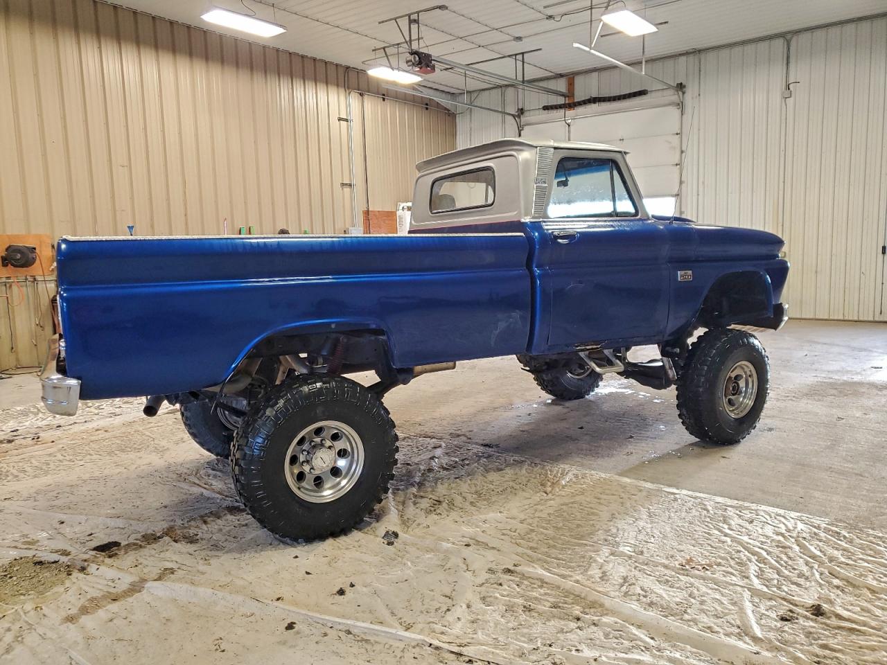 Chevrolet C20 Image 3