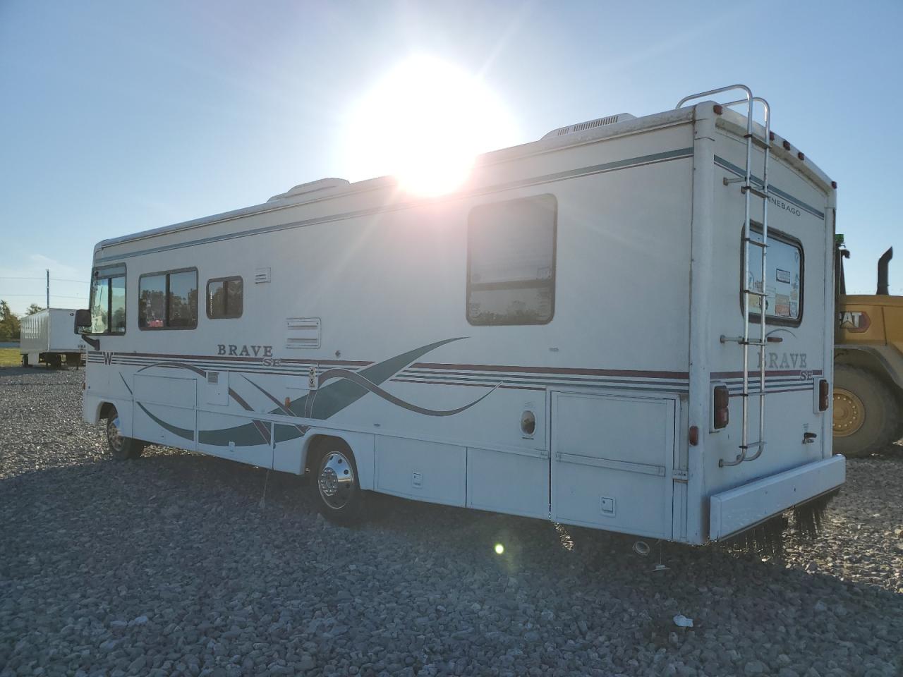 Ford F-550 Super Duty Stripped Chassis Image 10