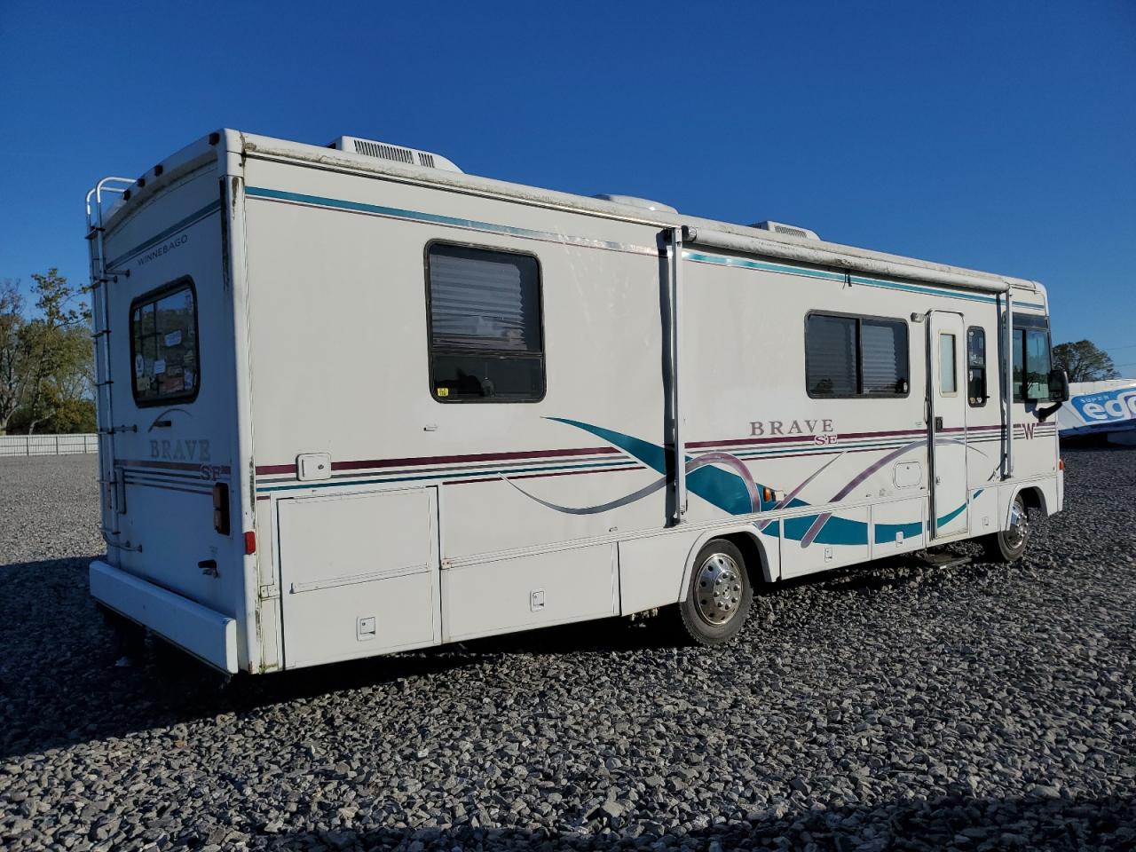 Ford F-550 Super Duty Stripped Chassis Image 6