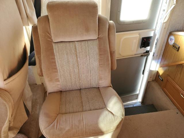 Ford F-550 Super Duty Stripped Chassis Image 5