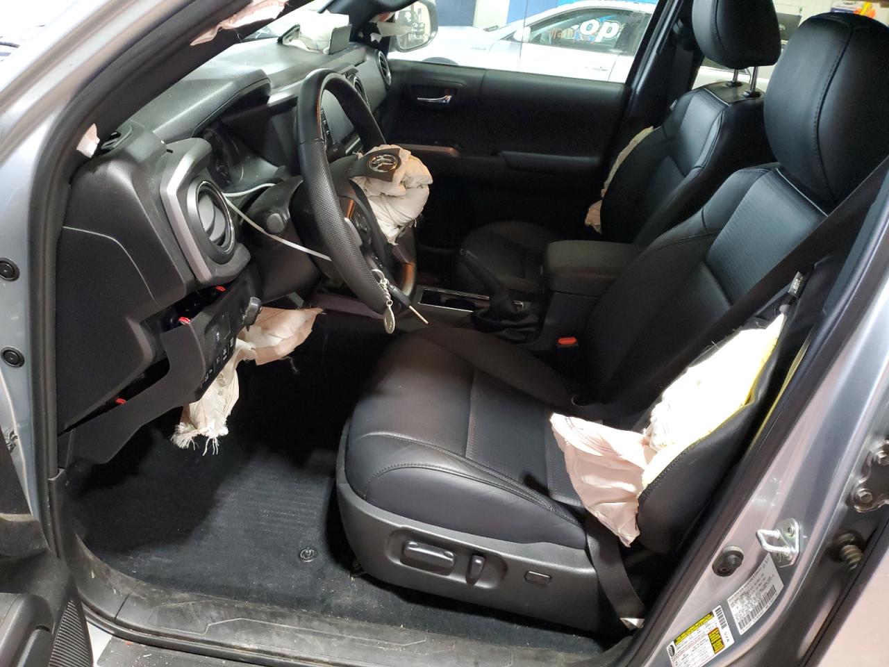 Toyota Tacoma Double Cab Image 10