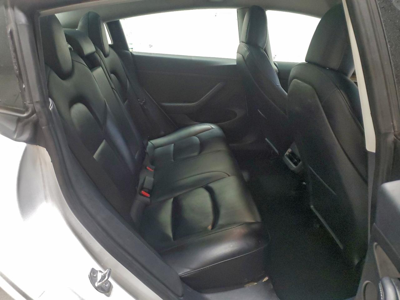 Tesla Model 3 Image 9