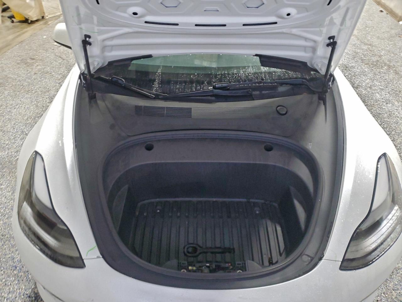 Tesla Model 3 Image 12