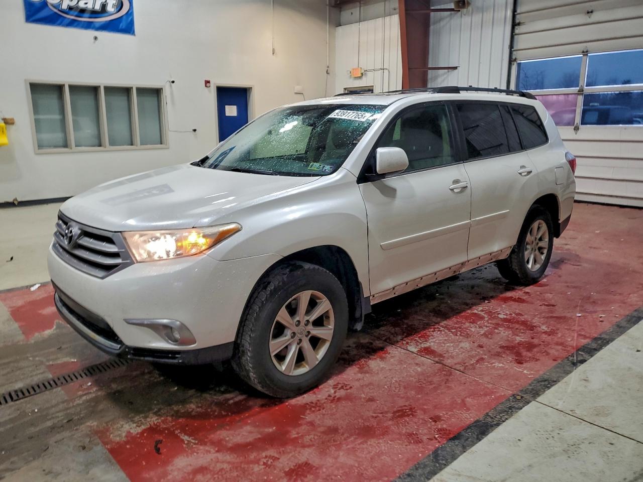 Toyota Highlander Base Image 1