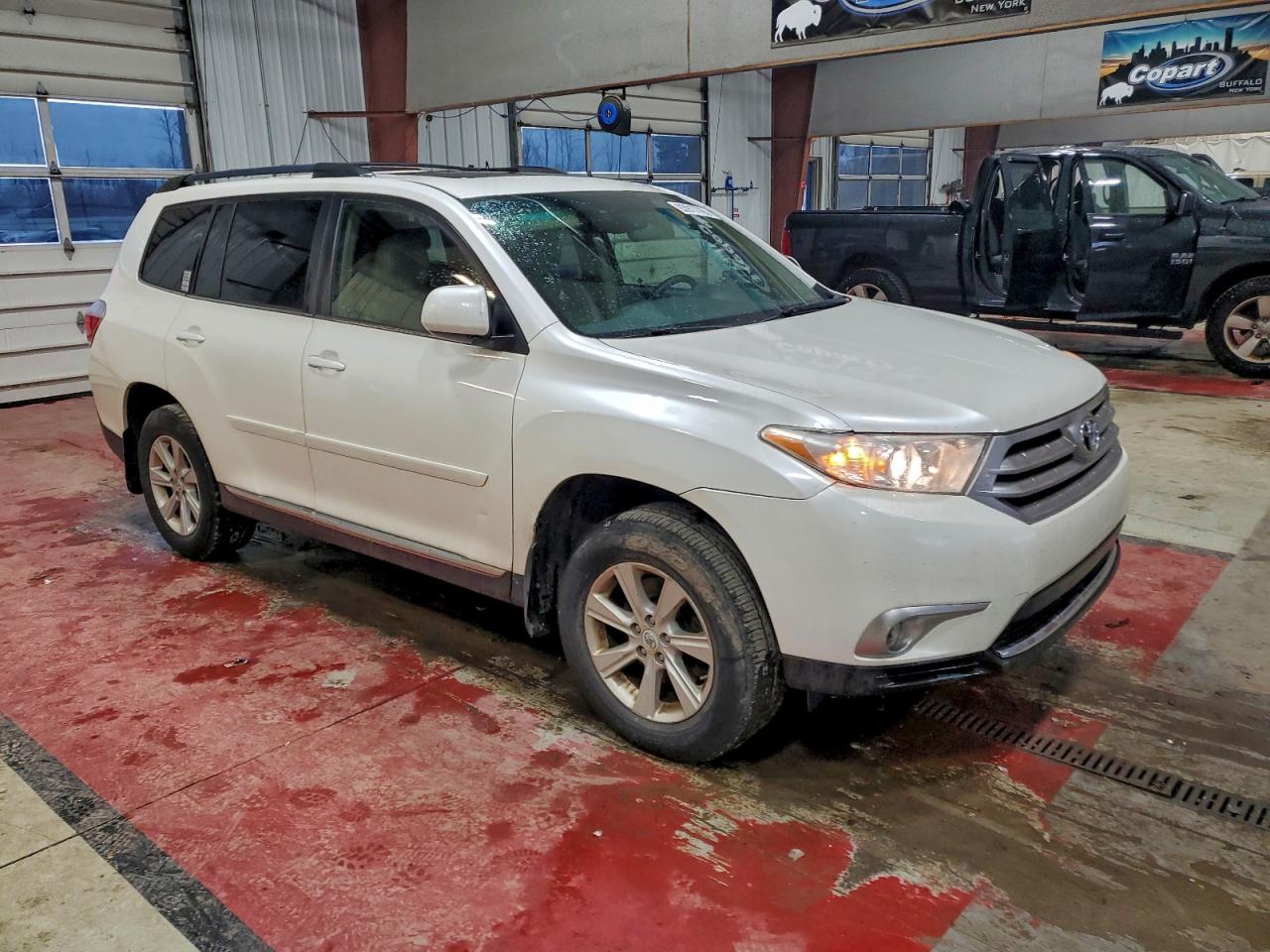 Toyota Highlander Base Image 5