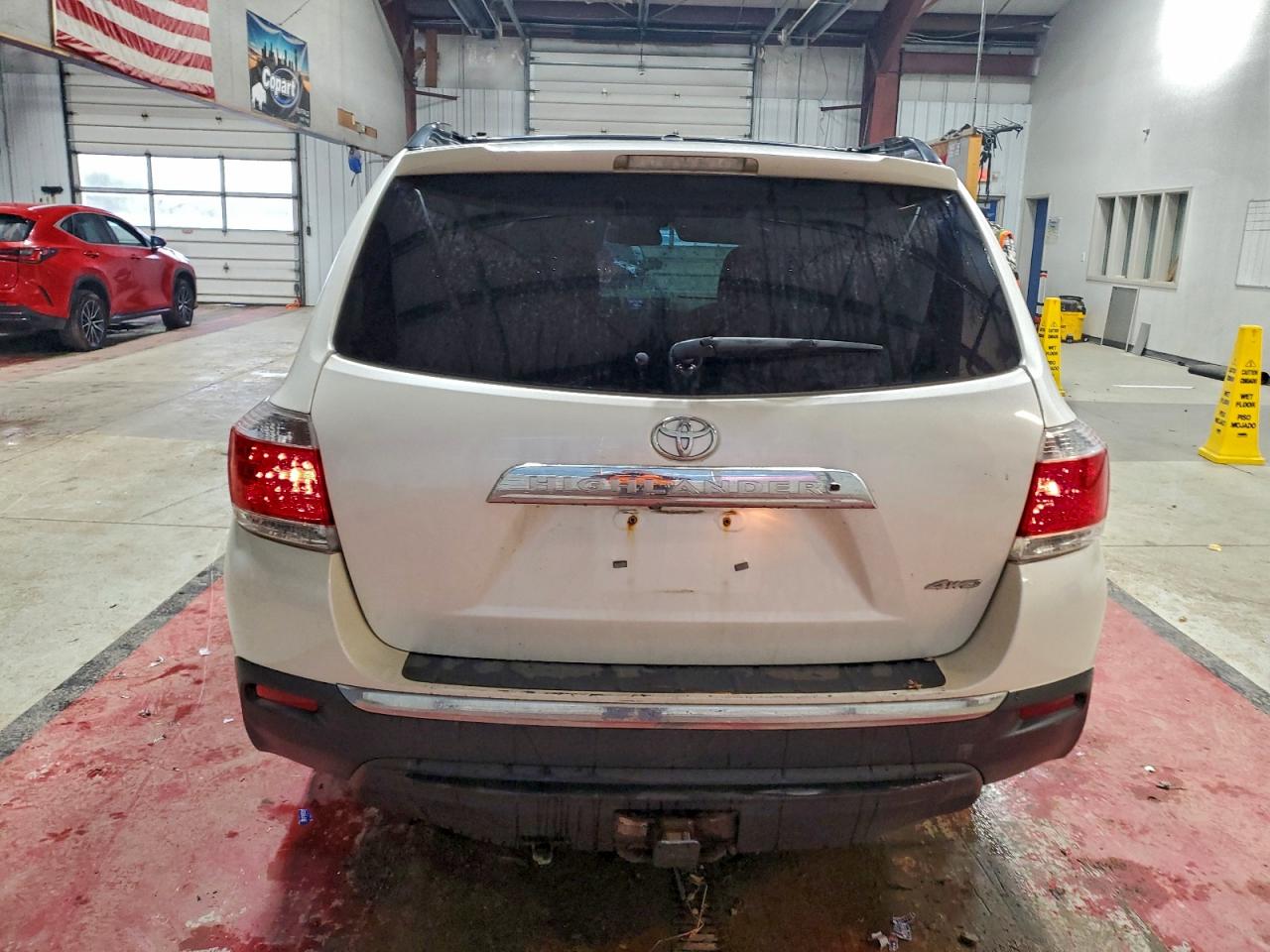 Toyota Highlander Base Image 10