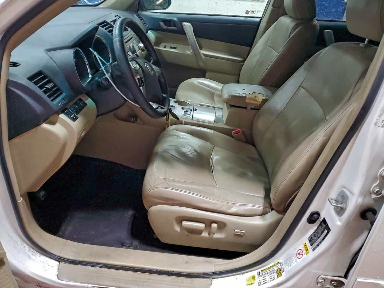 Toyota Highlander Base Image 4