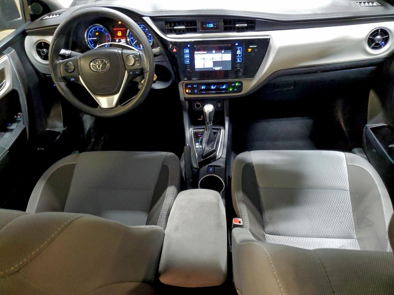 Toyota Corolla L Image 11