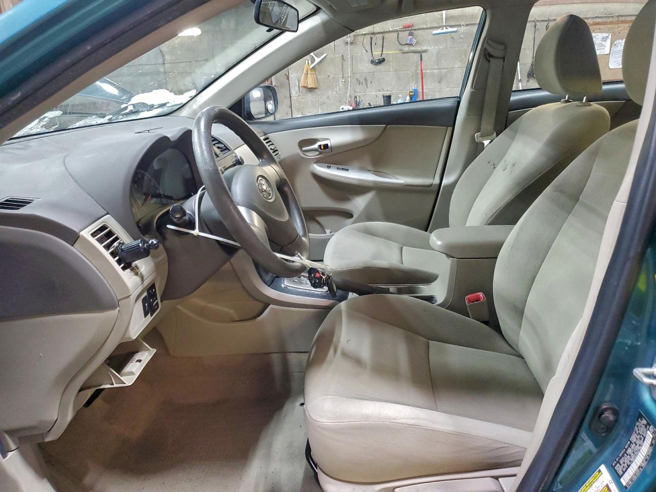 Toyota Corolla Base Image 5