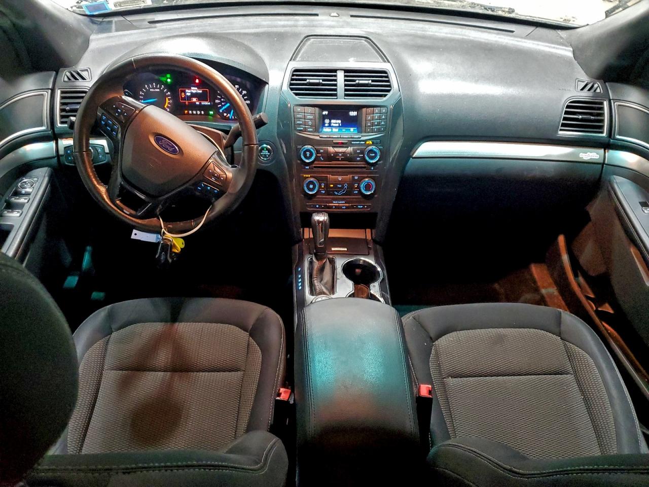 Ford Explorer Xlt Image 8