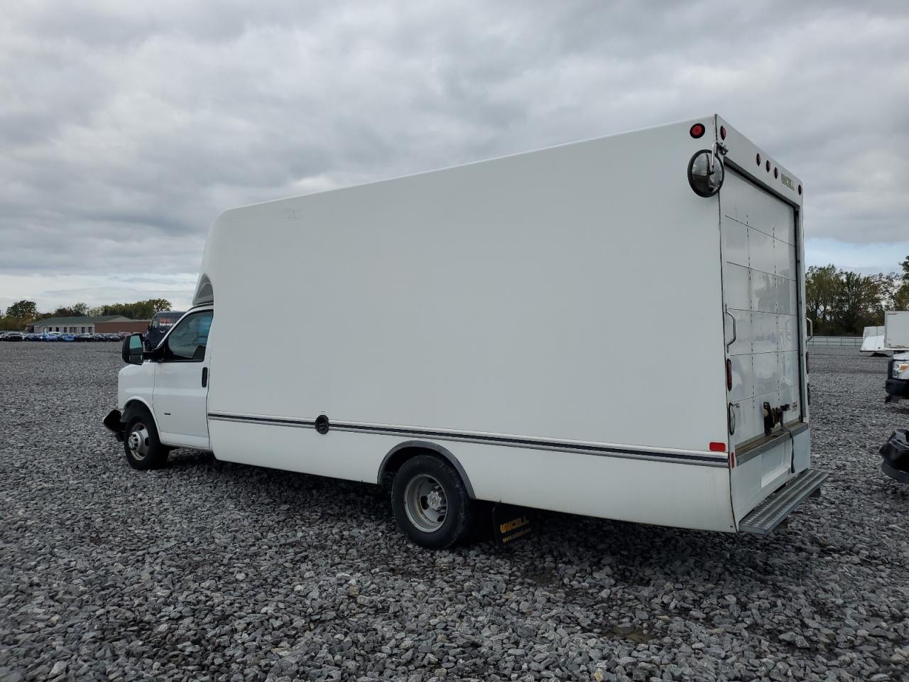 Chev Express Image 2