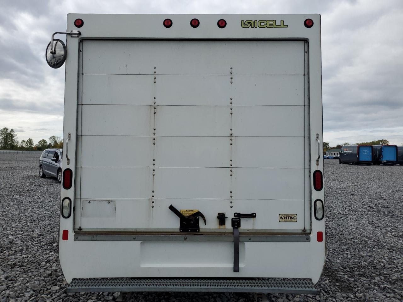 Chev Express Image 8