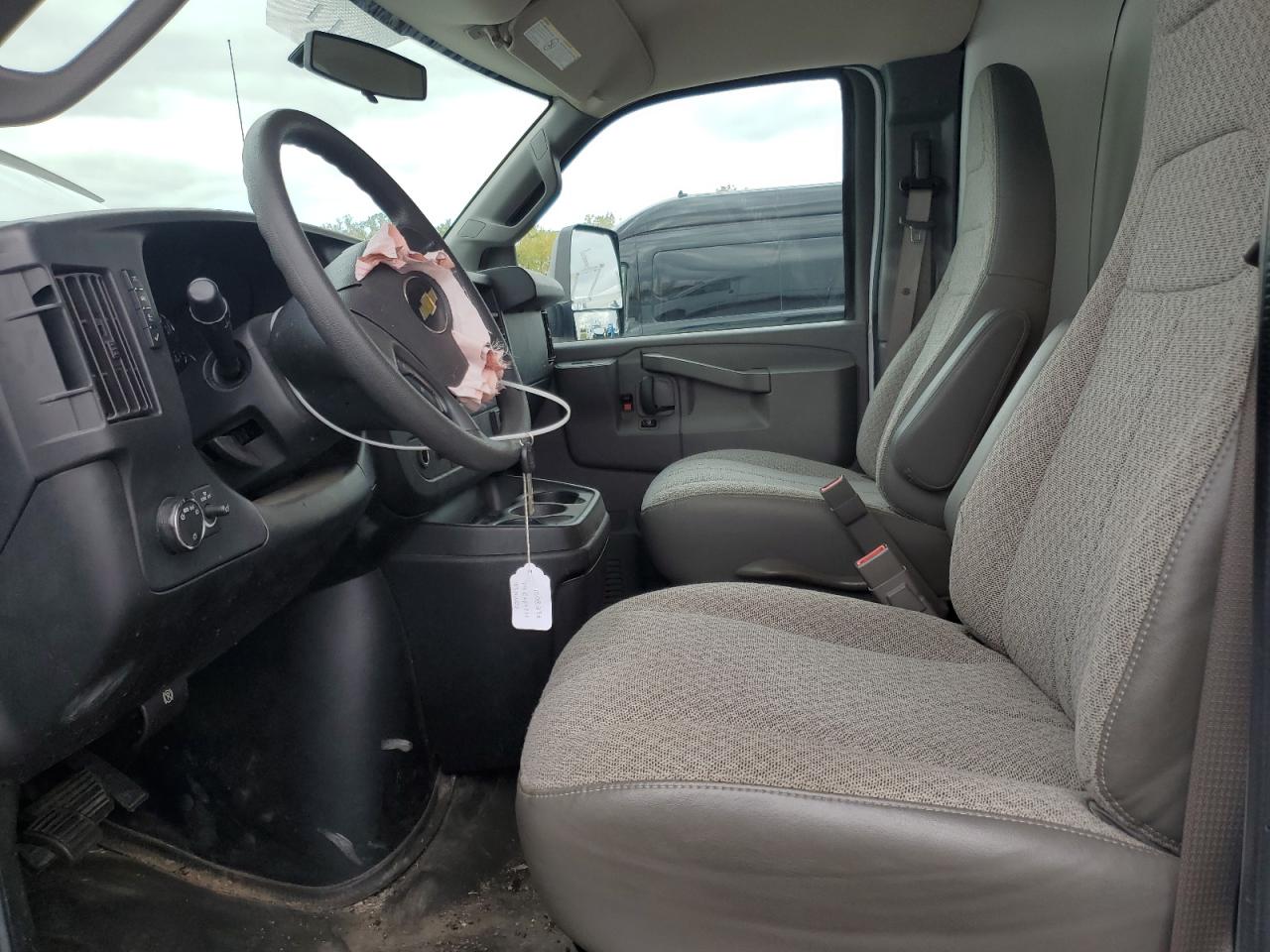 Chev Express Image 10