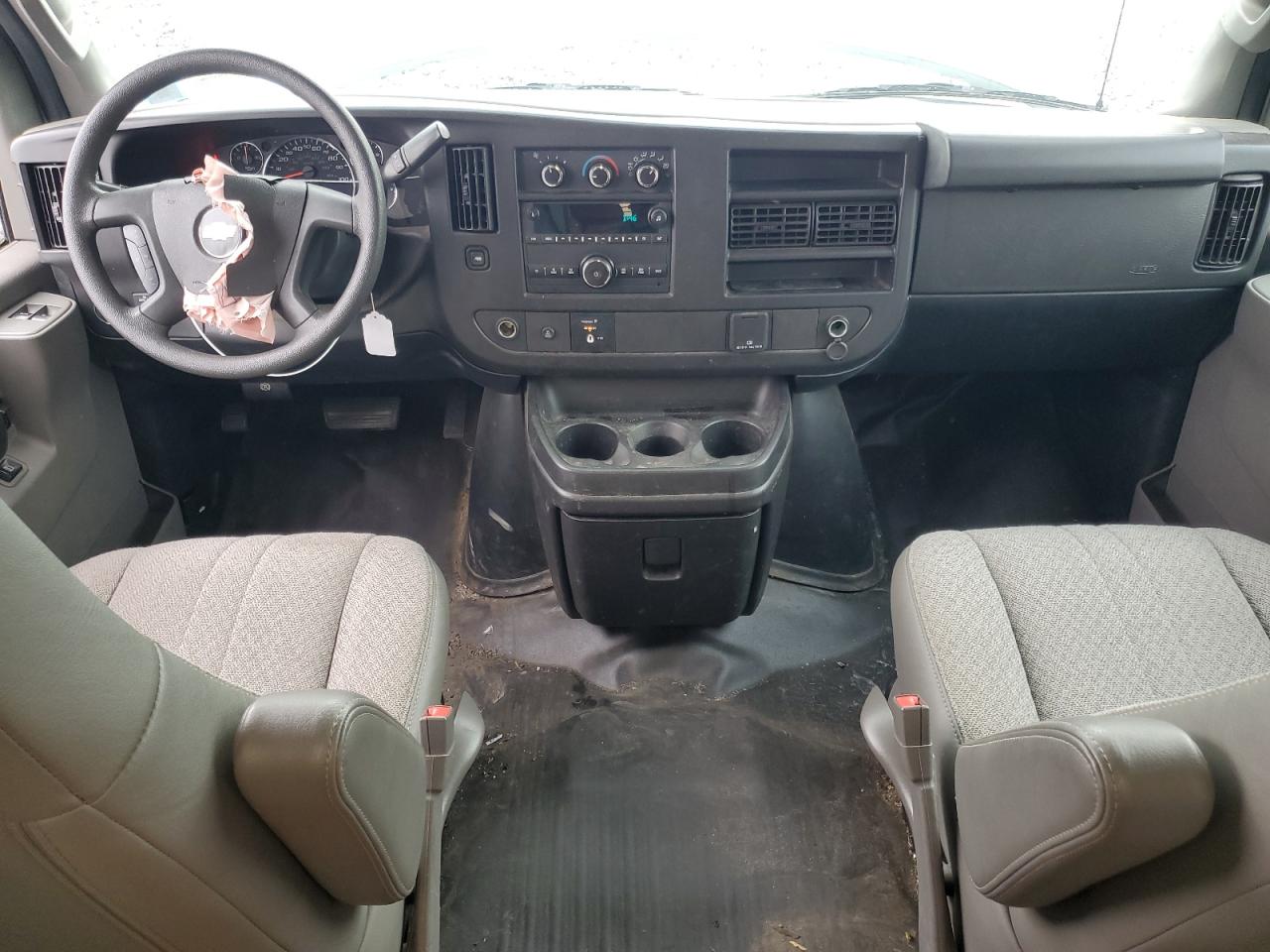 Chev Express Image 11