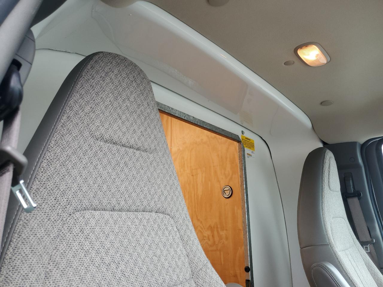 Chev Express Image 7