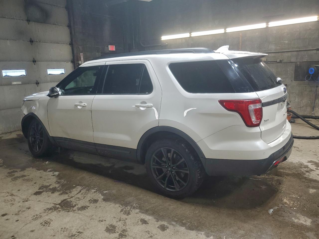 Ford Explorer Xlt Image 2