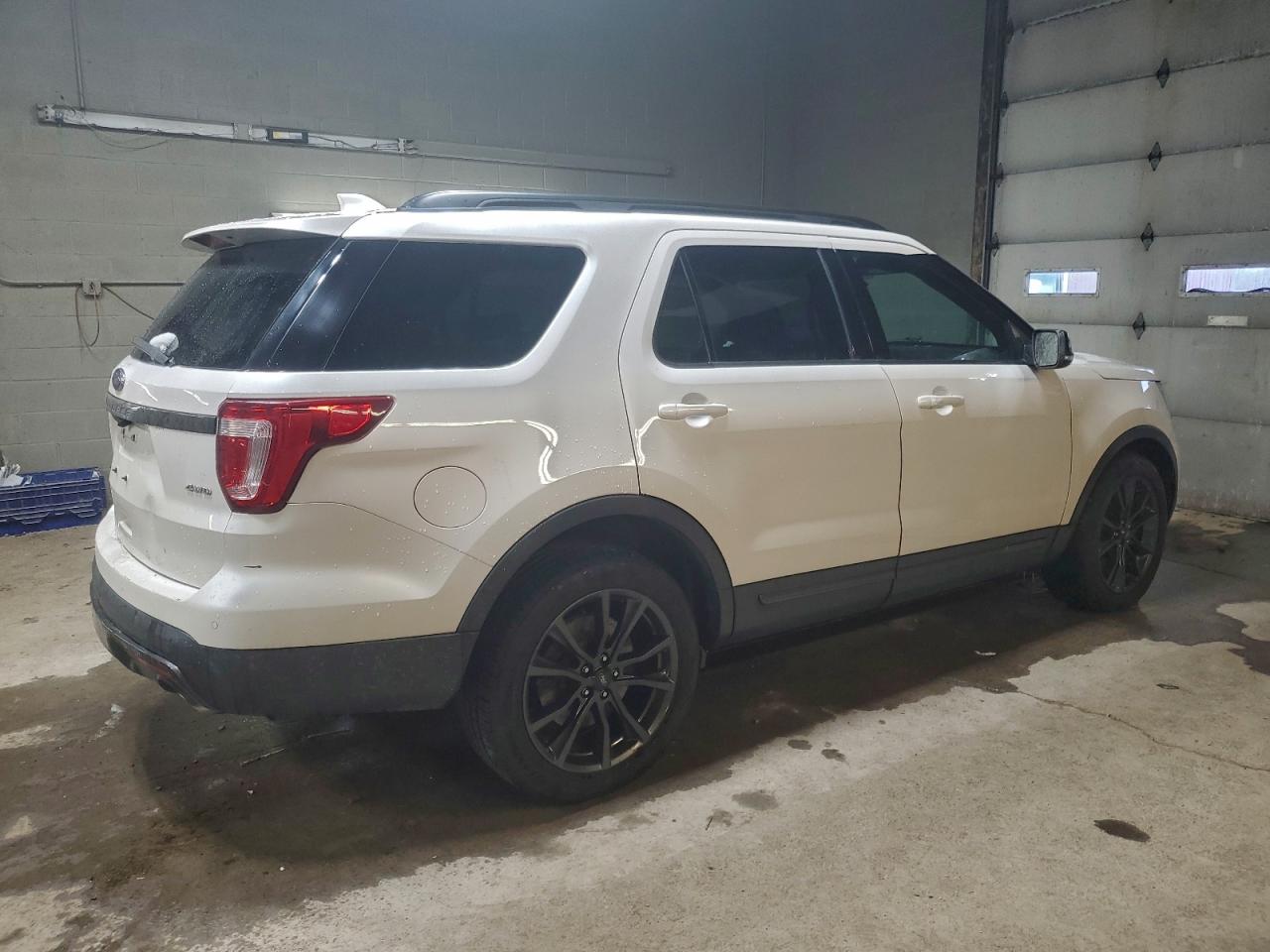 Ford Explorer Xlt Image 8