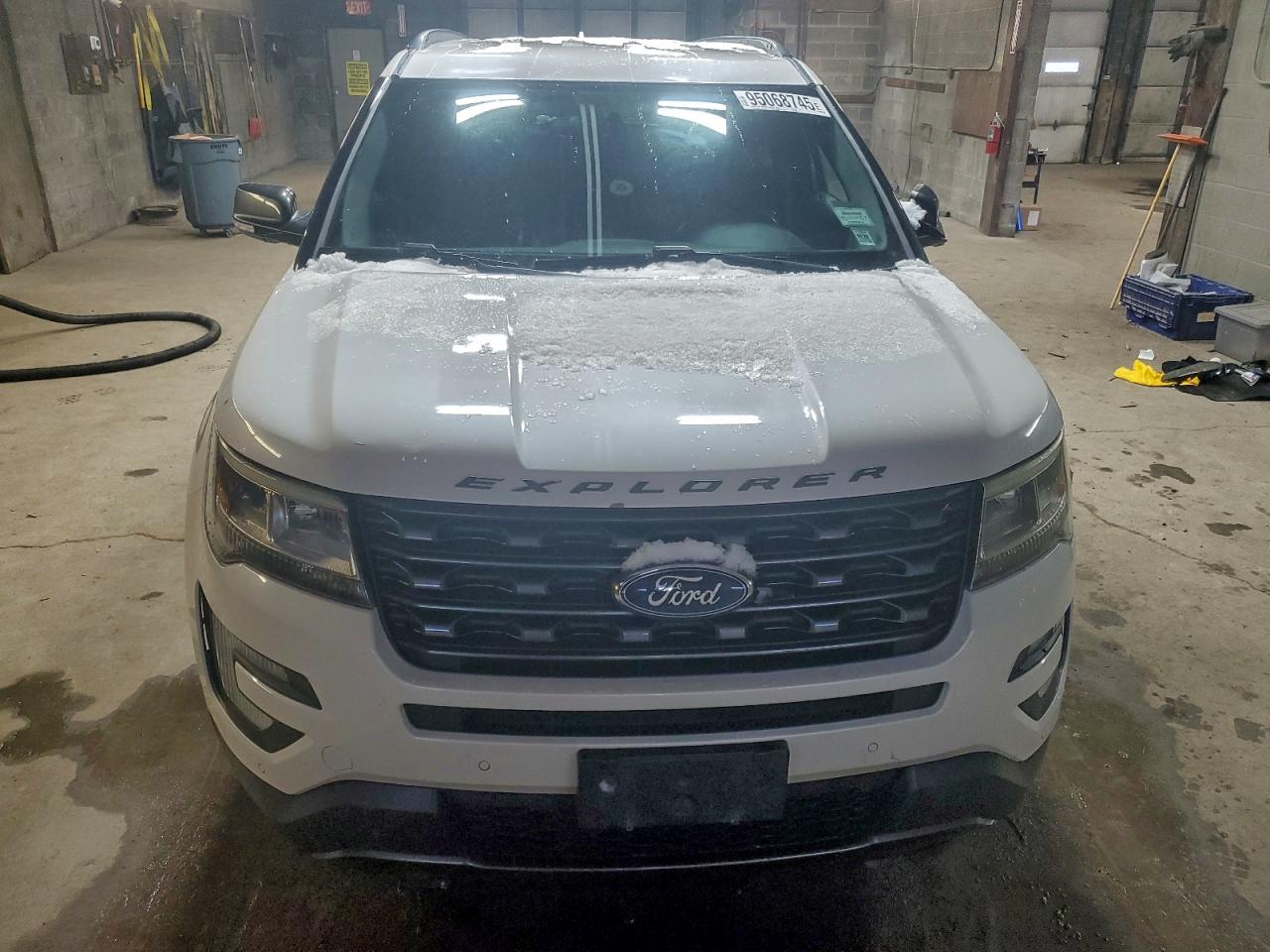 Ford Explorer Xlt Image 5