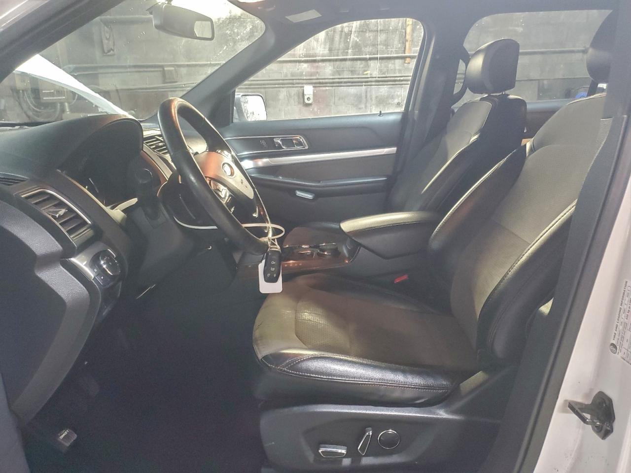 Ford Explorer Xlt Image 12