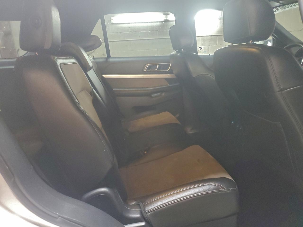 Ford Explorer Xlt Image 4