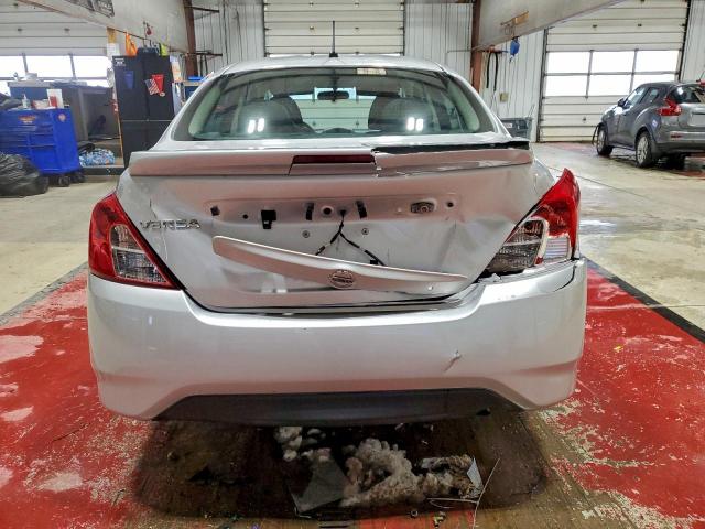 Nissan Versa S Image 3