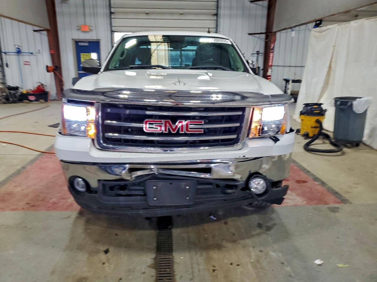 GMC Sierra K1500 Sle Image 2