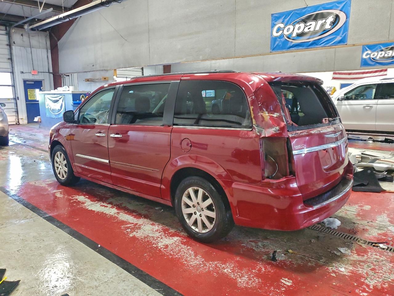 Chrysler Minivan Touring Image 3