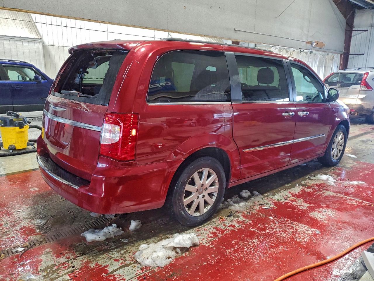 Chrysler Minivan Touring Image 7