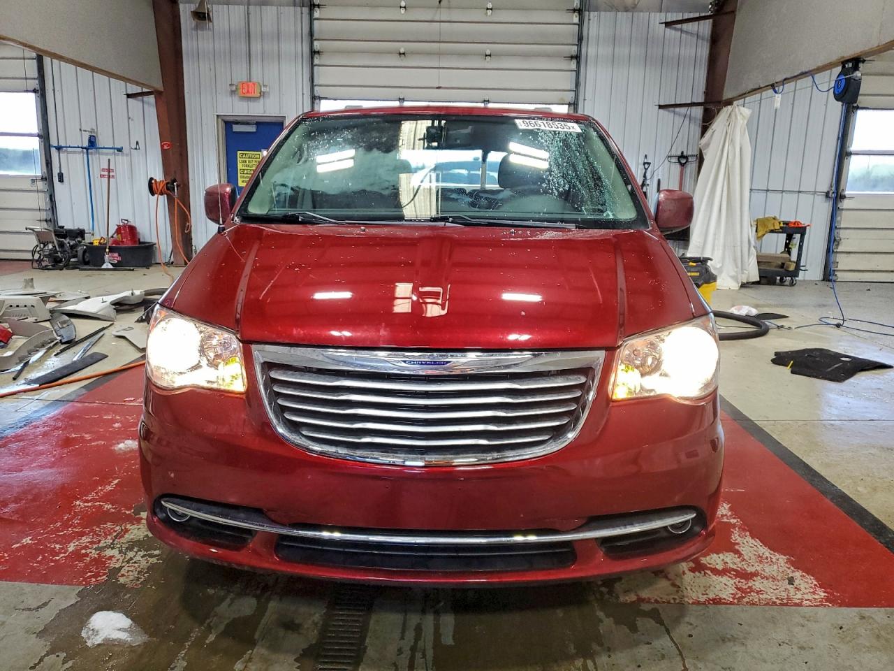 Chrysler Minivan Touring Image 2