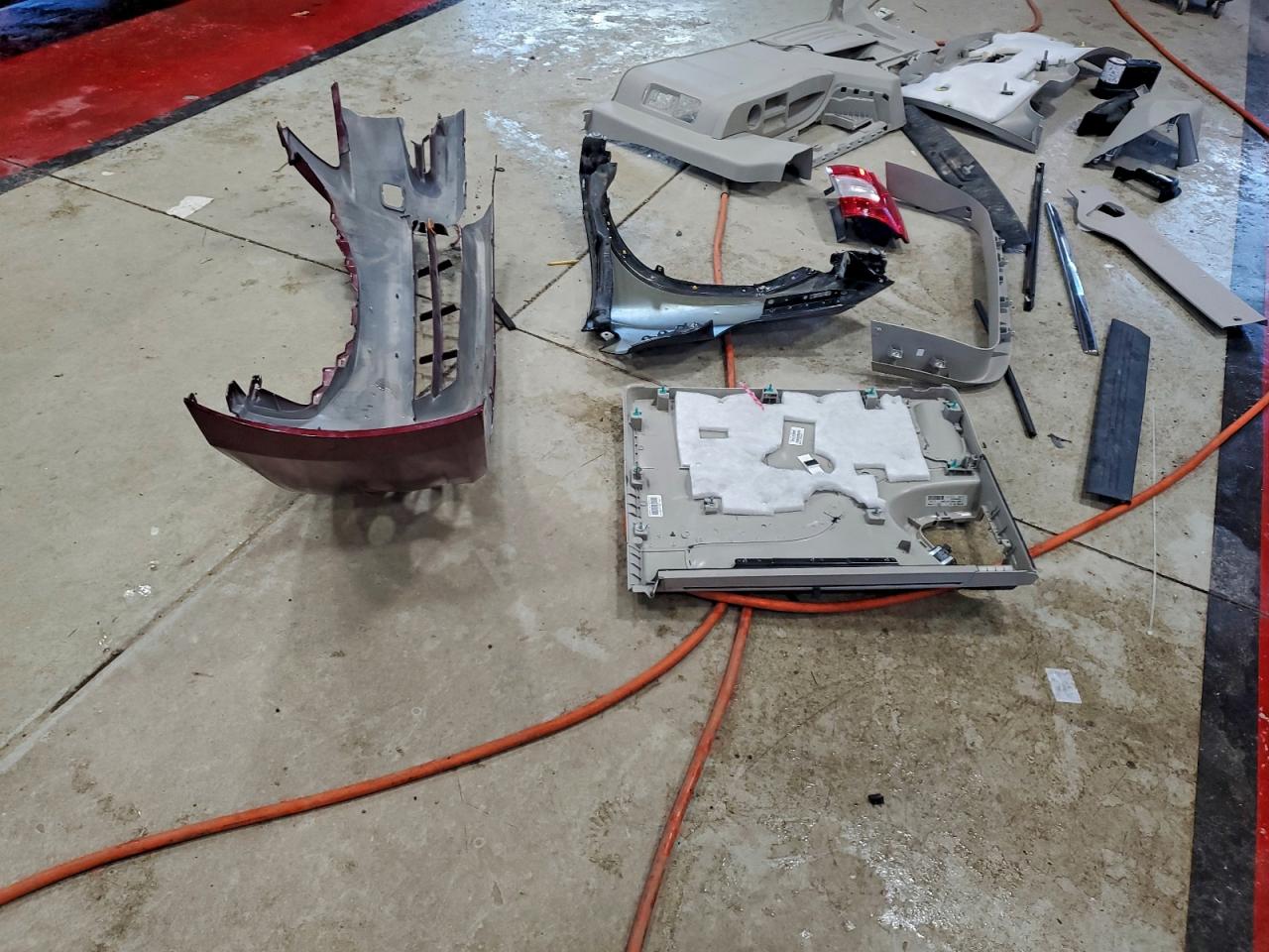 Chrysler Minivan Touring Image 12