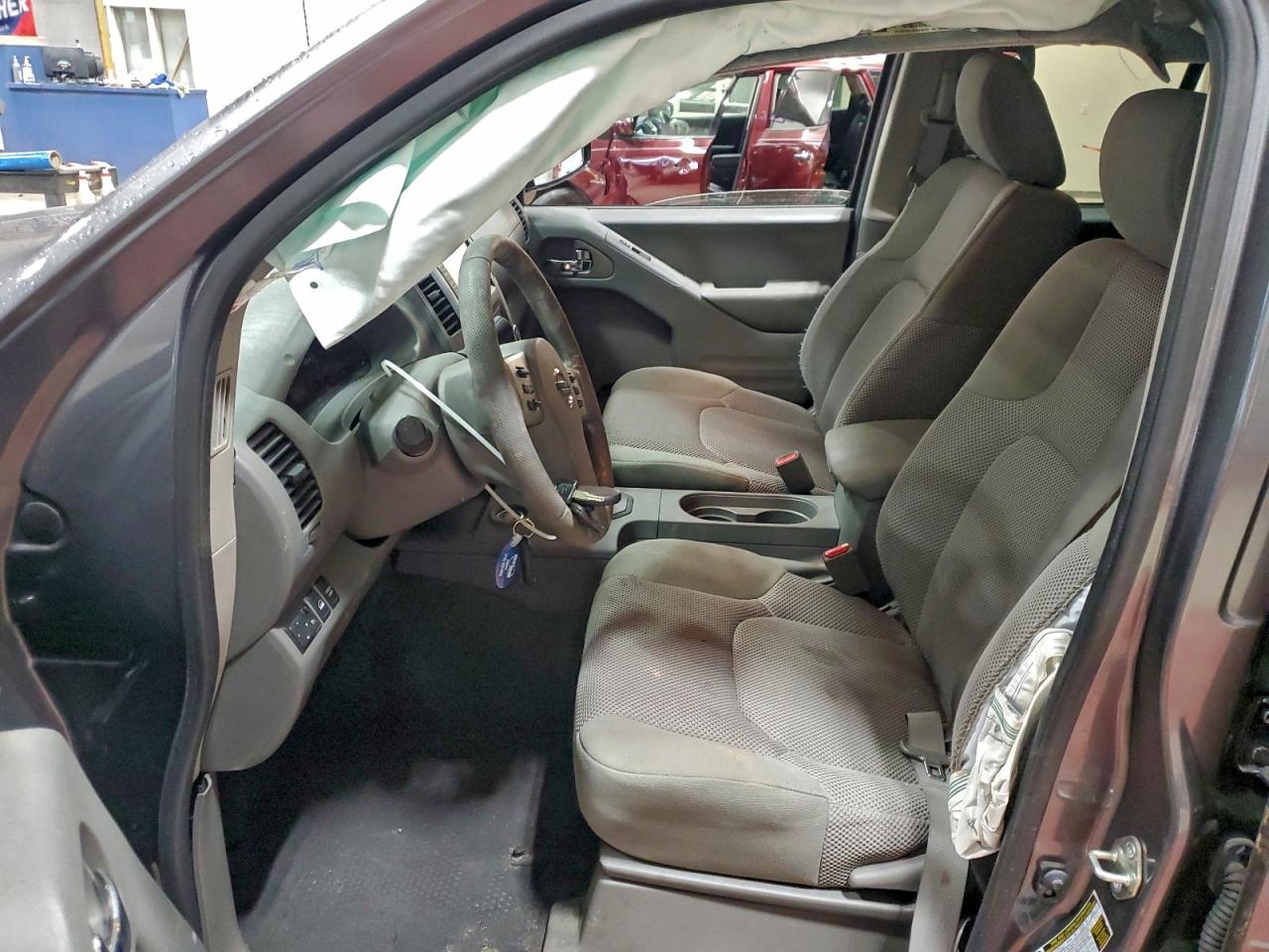 Nissan Frontier S Image 7