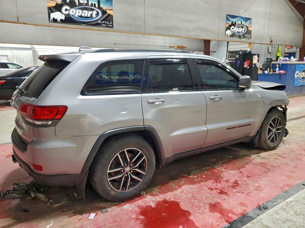 Jeep Grand Cherokee Trailhawk Image 12