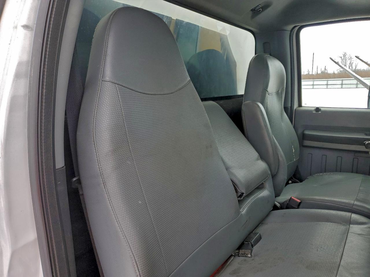 Ford F-650 Super Duty Image 9