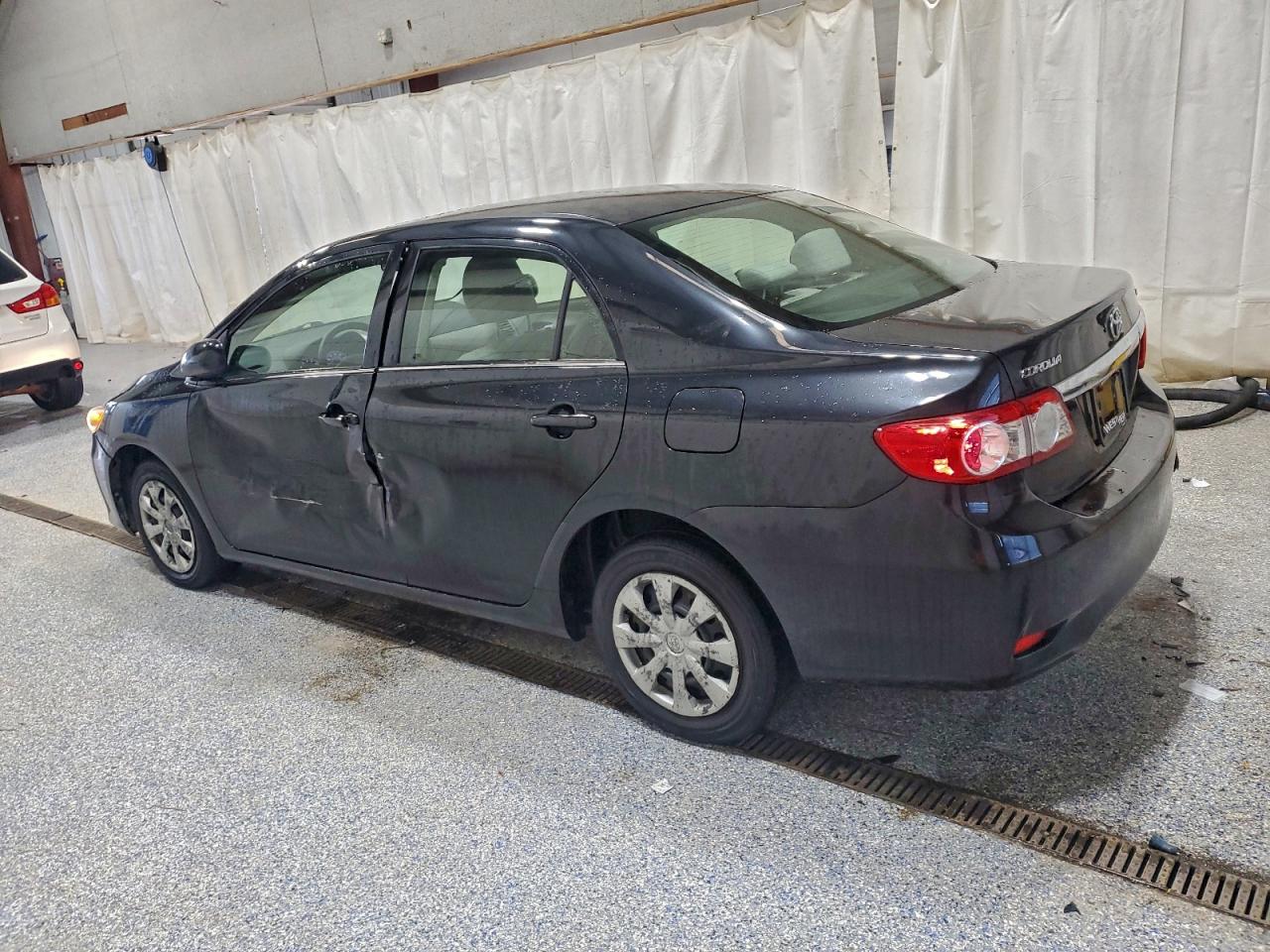 Toyota Corolla Base Image 3