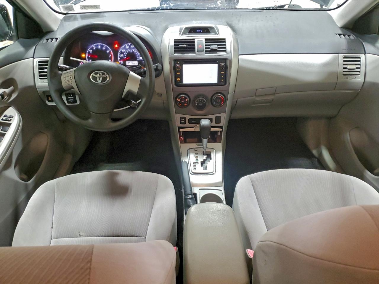 Toyota Corolla Base Image 13