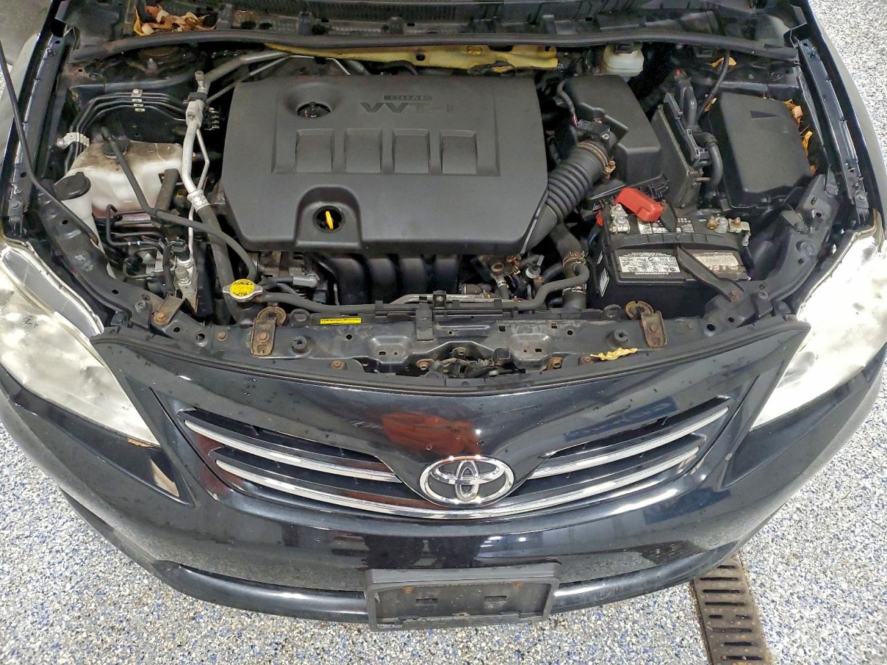 Toyota Corolla Base Image 10