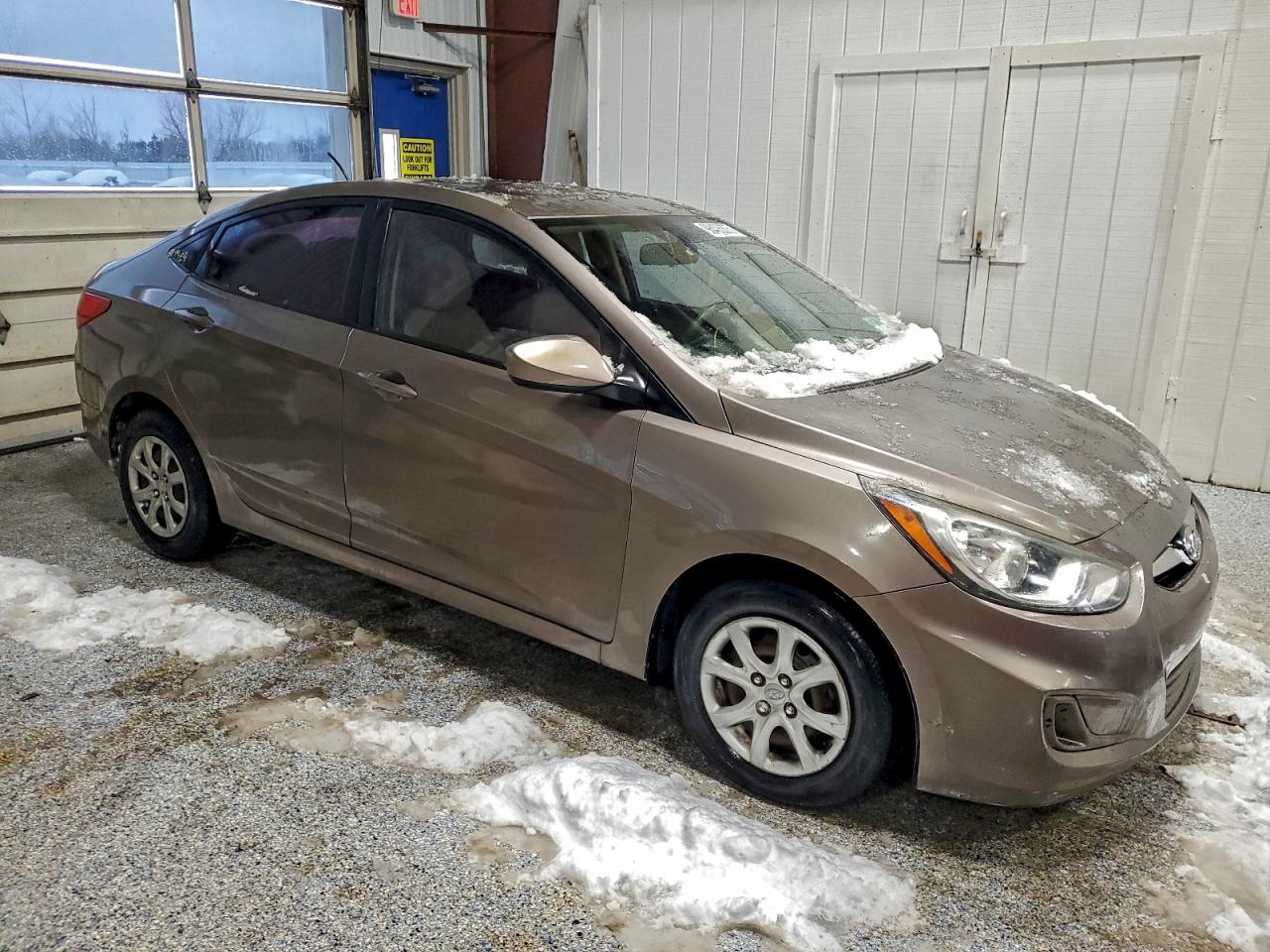 Hyundai ACCENT Gls Image 11