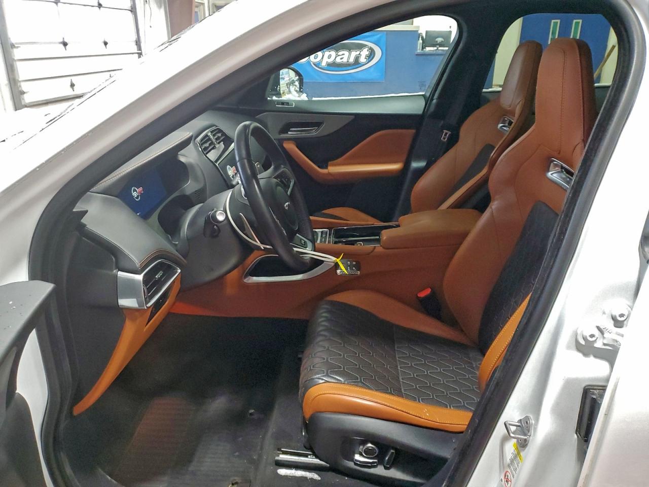 Jaguar F-PACE Svr Image 4