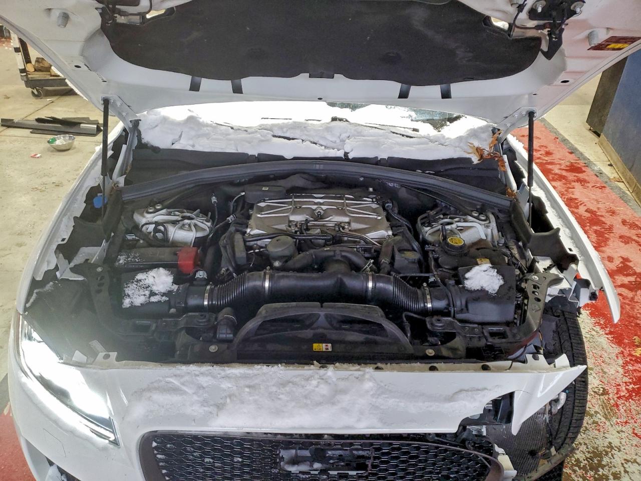 Jaguar F-PACE Svr Image 11