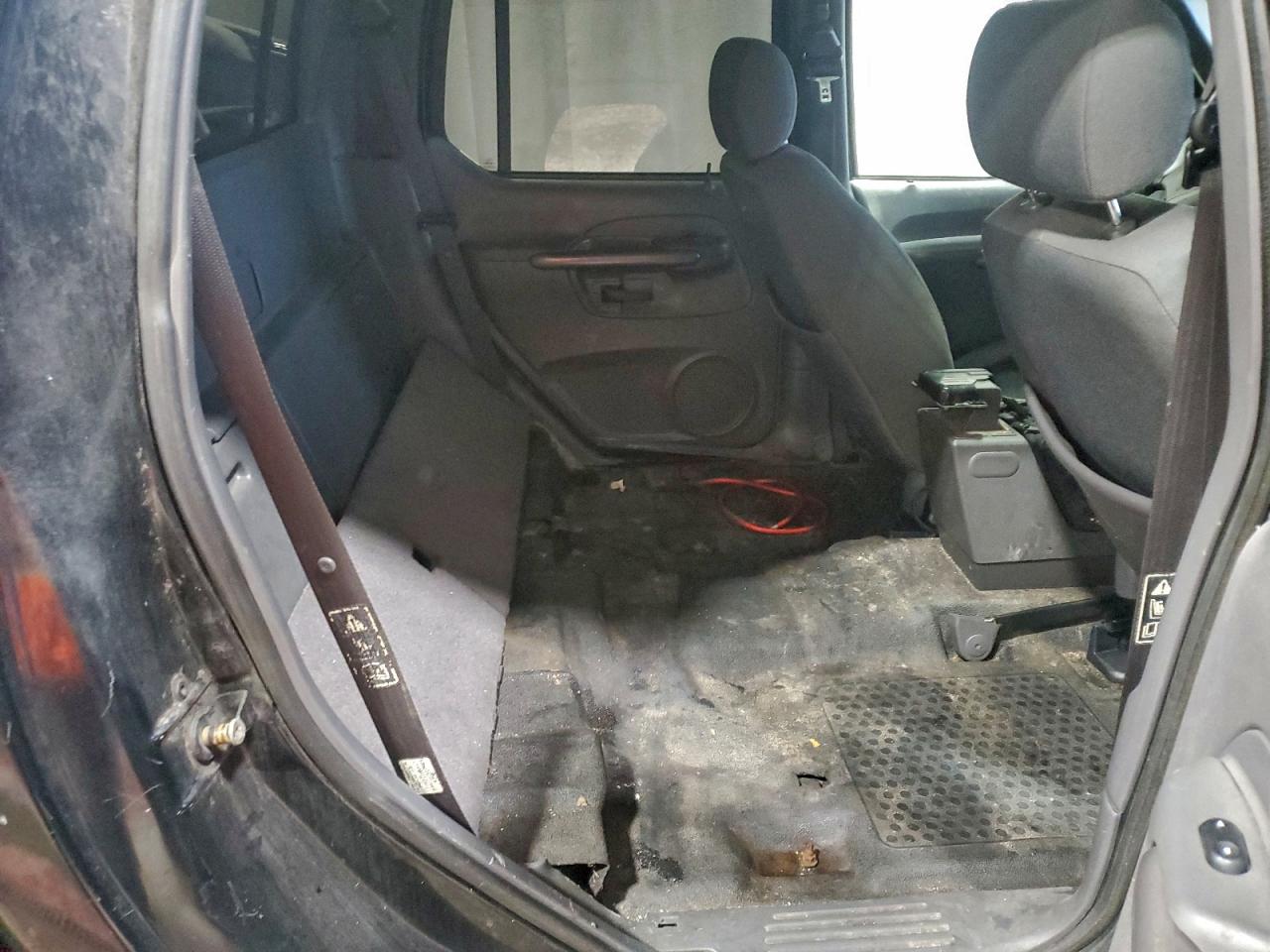 Ford Explorer Image 11