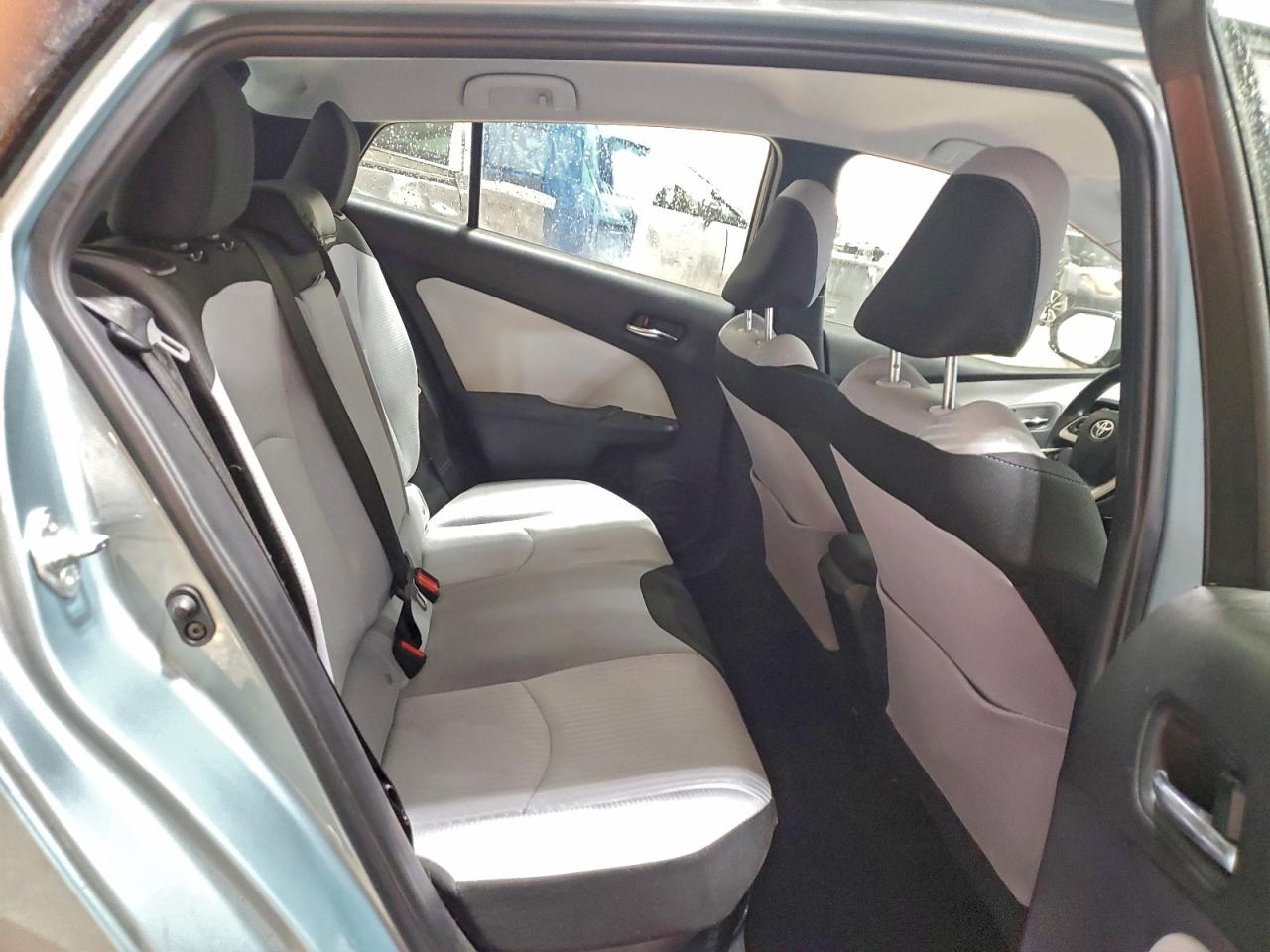 Toyota Prius Image 12