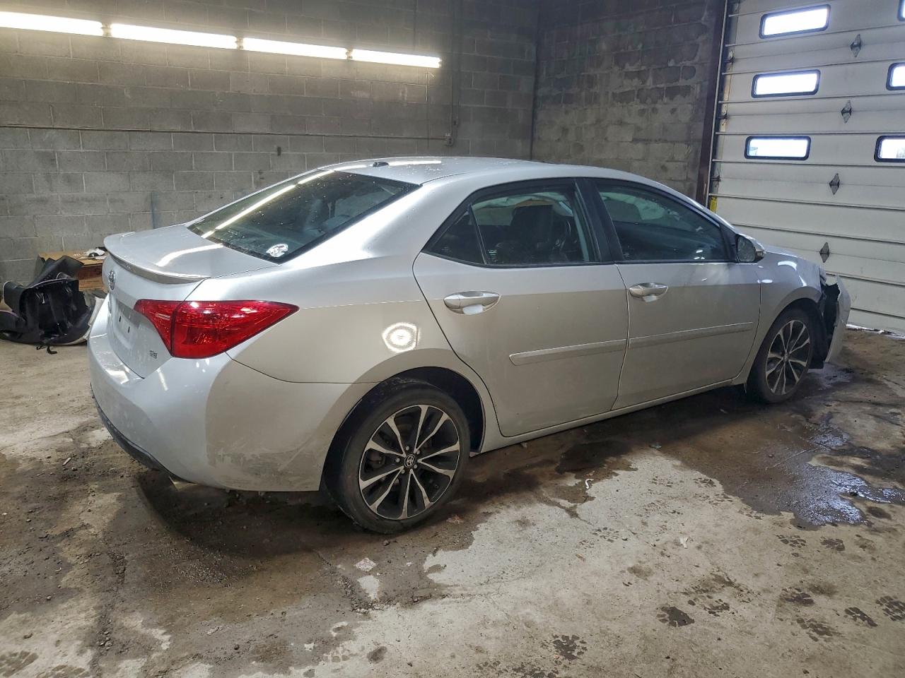 Toyota Corolla L Image 9