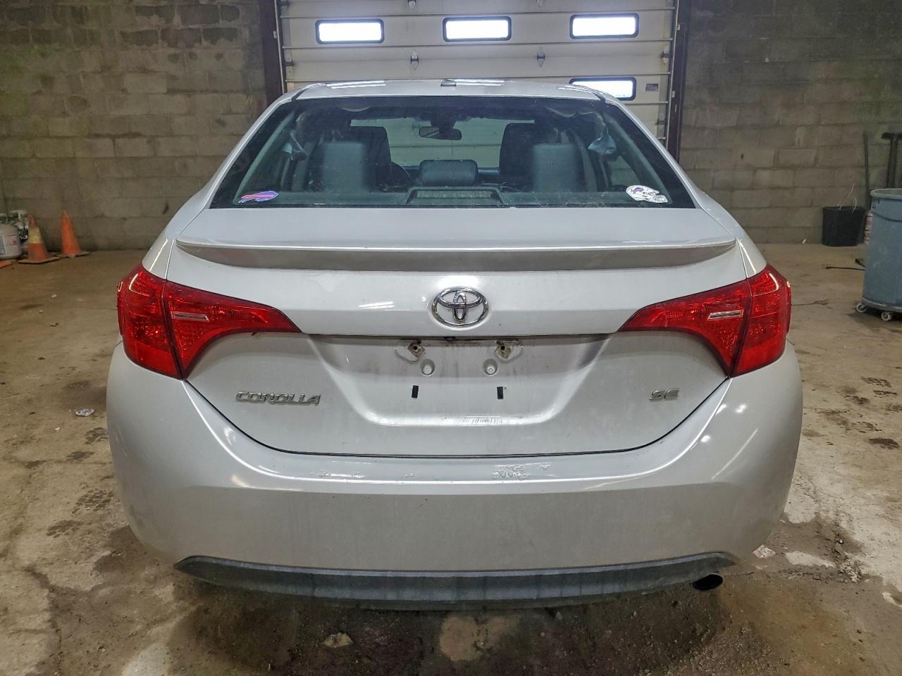 Toyota Corolla L Image 12