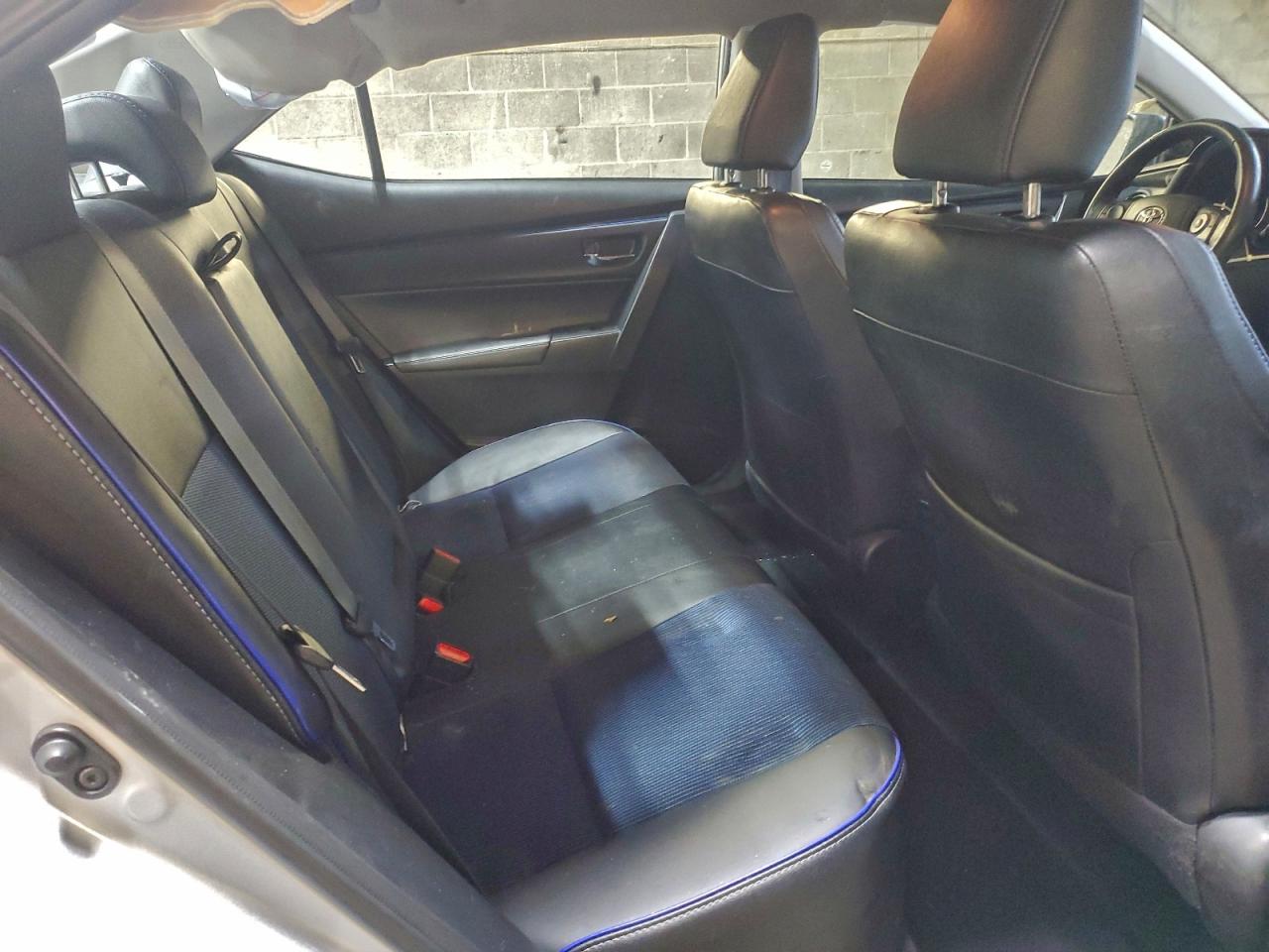 Toyota Corolla L Image 6